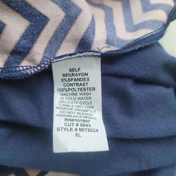 NWT Espresso Shirt Women's Blue Pink Zigzag Chevron Blouse Stretch Sz XL - Picture 4 of 8